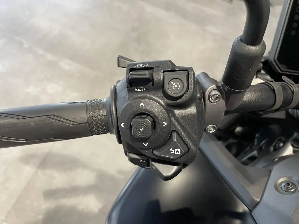 Yamaha MT-09 Y-AMT  / 87kW