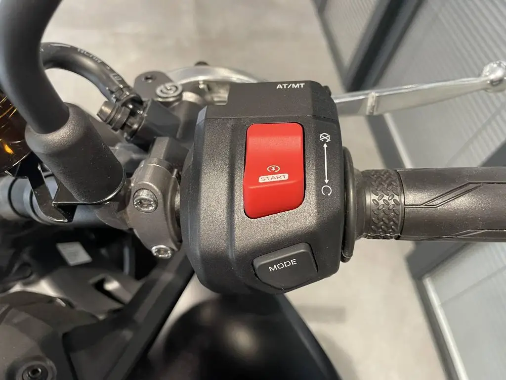 Yamaha MT-09 Y-AMT  / 87kW