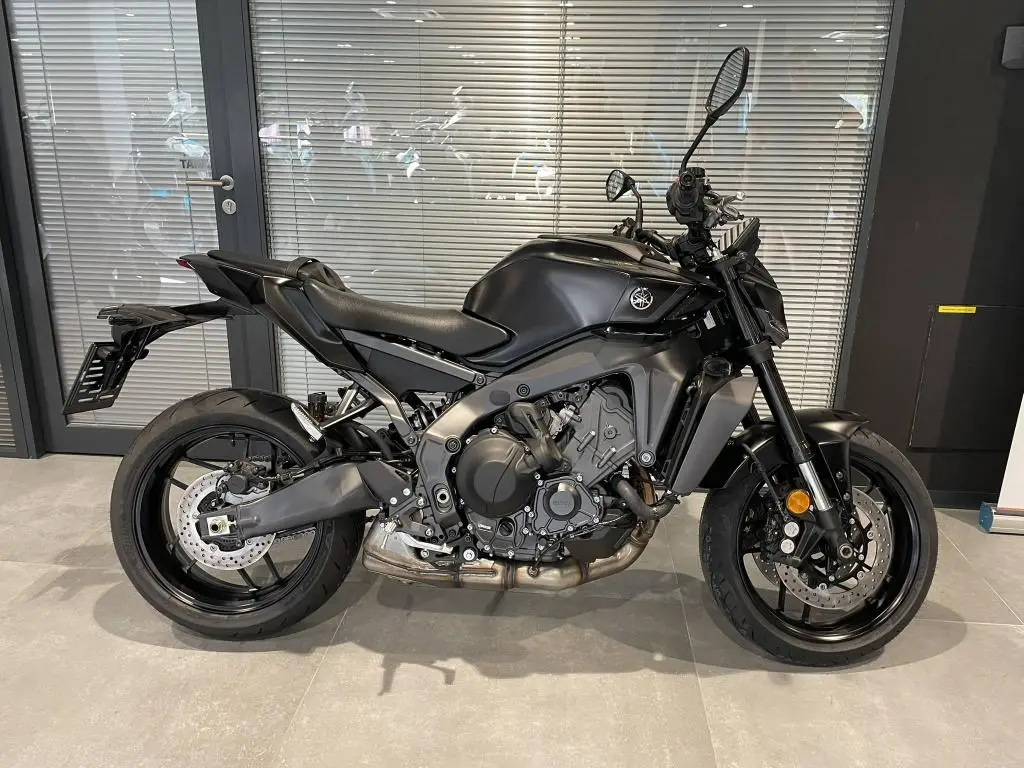 Yamaha MT-09 Y-AMT  / 87kW