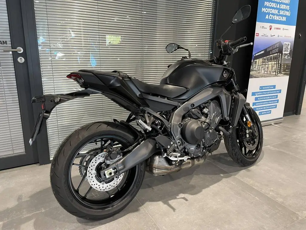 Yamaha MT-09 Y-AMT  / 87kW