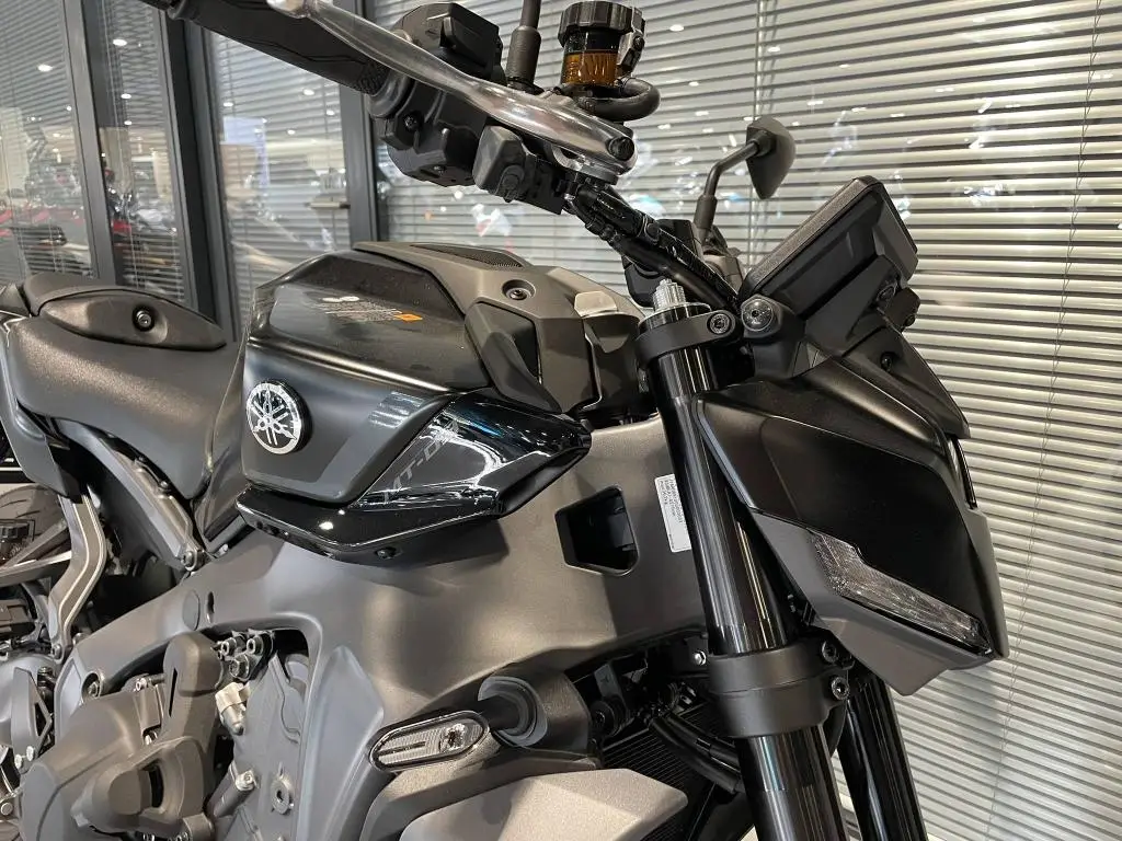 Yamaha MT-09 Y-AMT  / 87kW