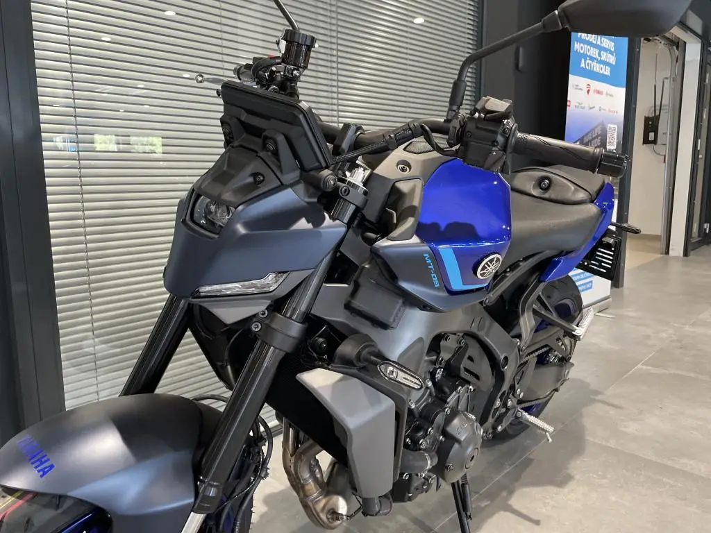 Yamaha MT-09 Y-AMT  / 87kW