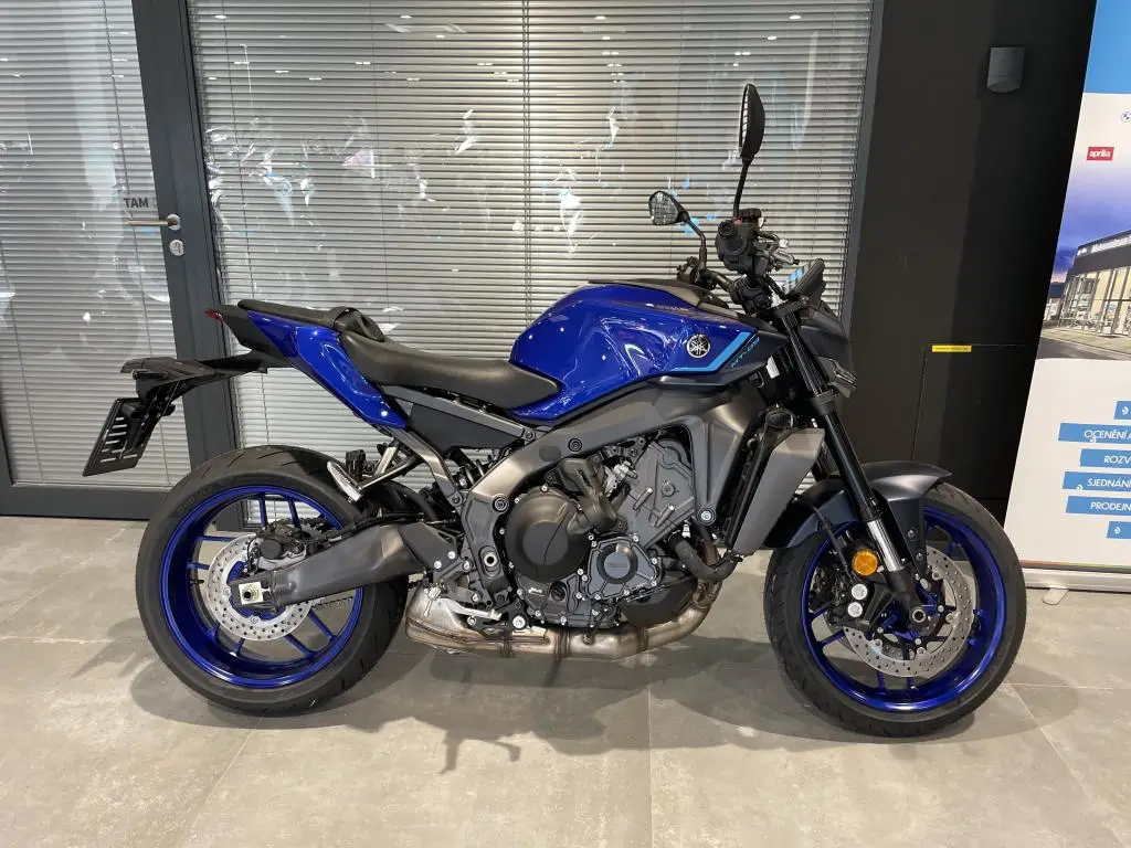 Yamaha MT-09 Y-AMT  / 87kW
