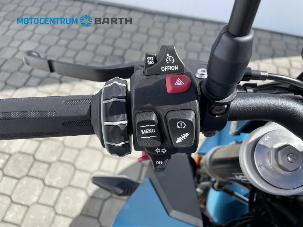 BMW Motorrad F 900 R  / 77kW