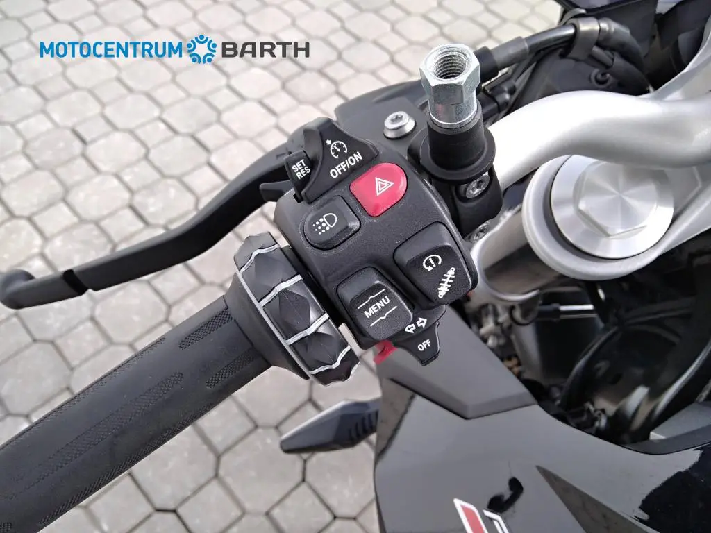 BMW Motorrad F 900 R  / 77kW