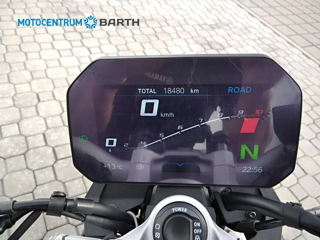 BMW Motorrad F 900 R  / 77kW