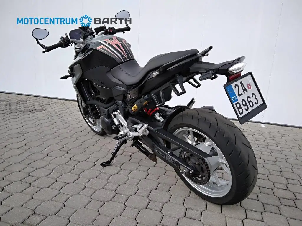 BMW Motorrad F 900 R  / 77kW