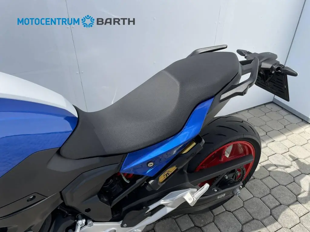 BMW Motorrad F 900 R  / 77kW