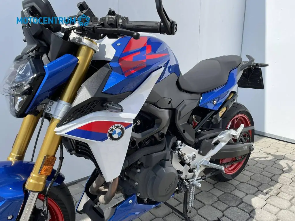 BMW Motorrad F 900 R  / 77kW