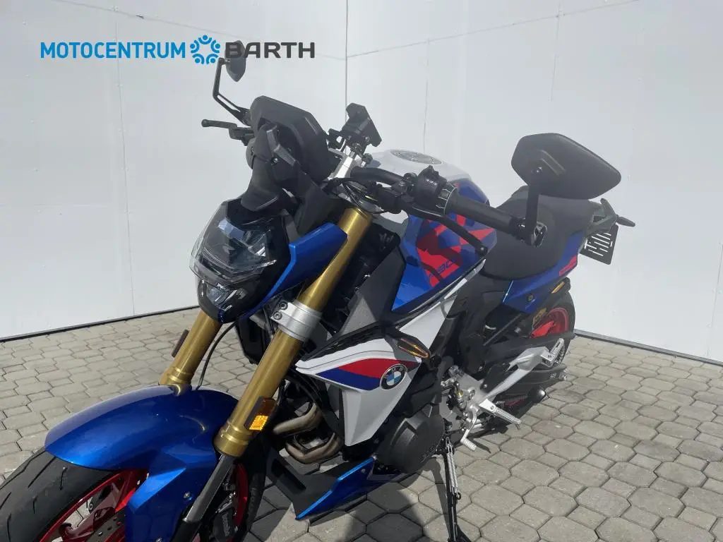BMW Motorrad F 900 R  / 77kW