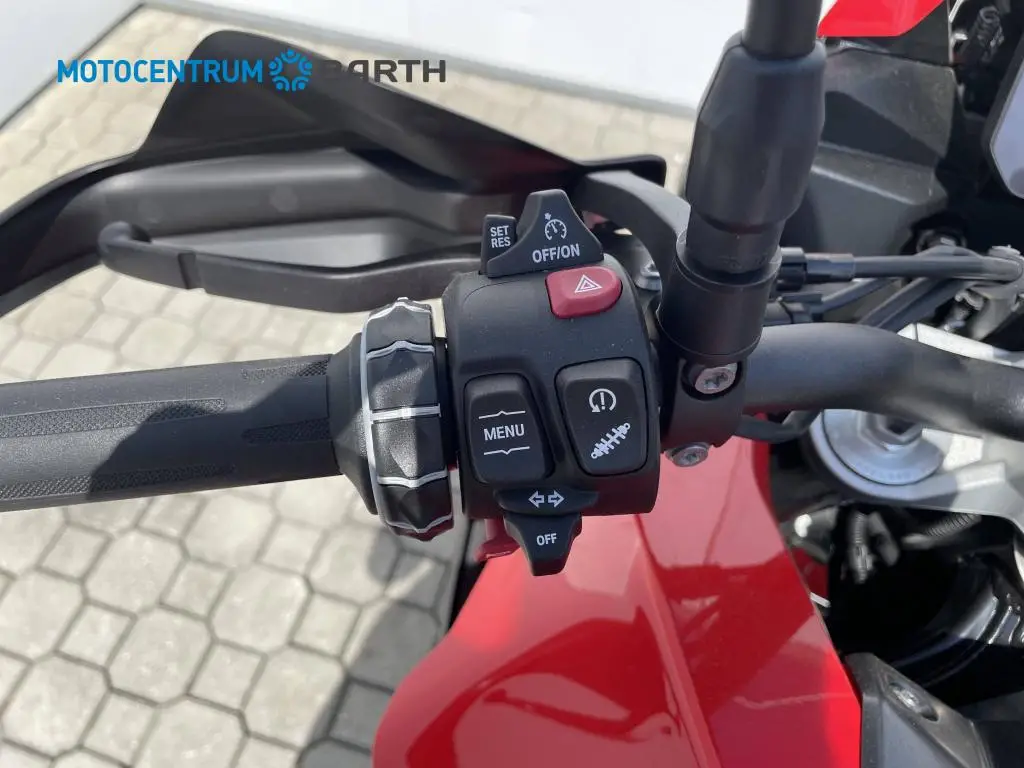 BMW Motorrad F 900 XR  / 77kW