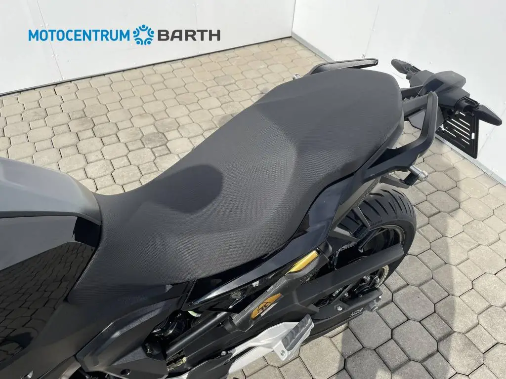 BMW Motorrad F 900 XR  / 77kW