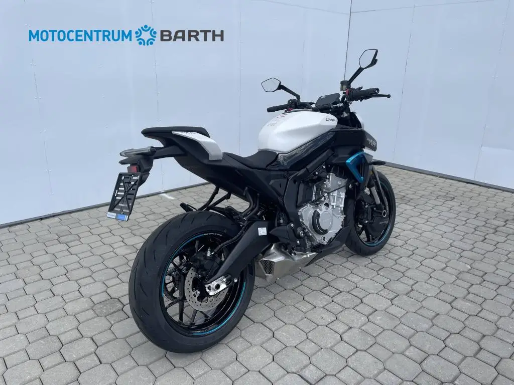 CFMOTO 675NK  / 66kW