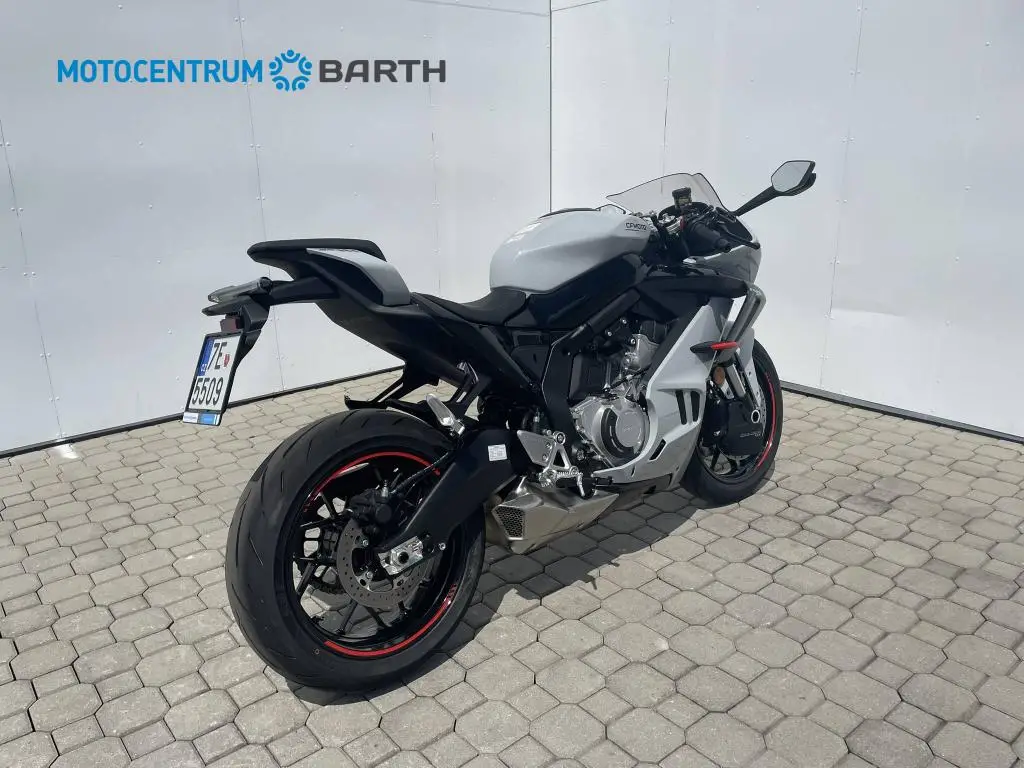 CFMOTO 675SR-R  / 66kW