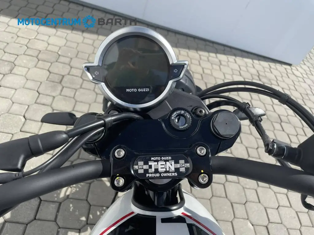 MOTO GUZZI V7 Stone TEN  / 49kW