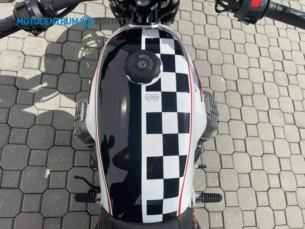 MOTO GUZZI V7 Stone TEN  / 49kW