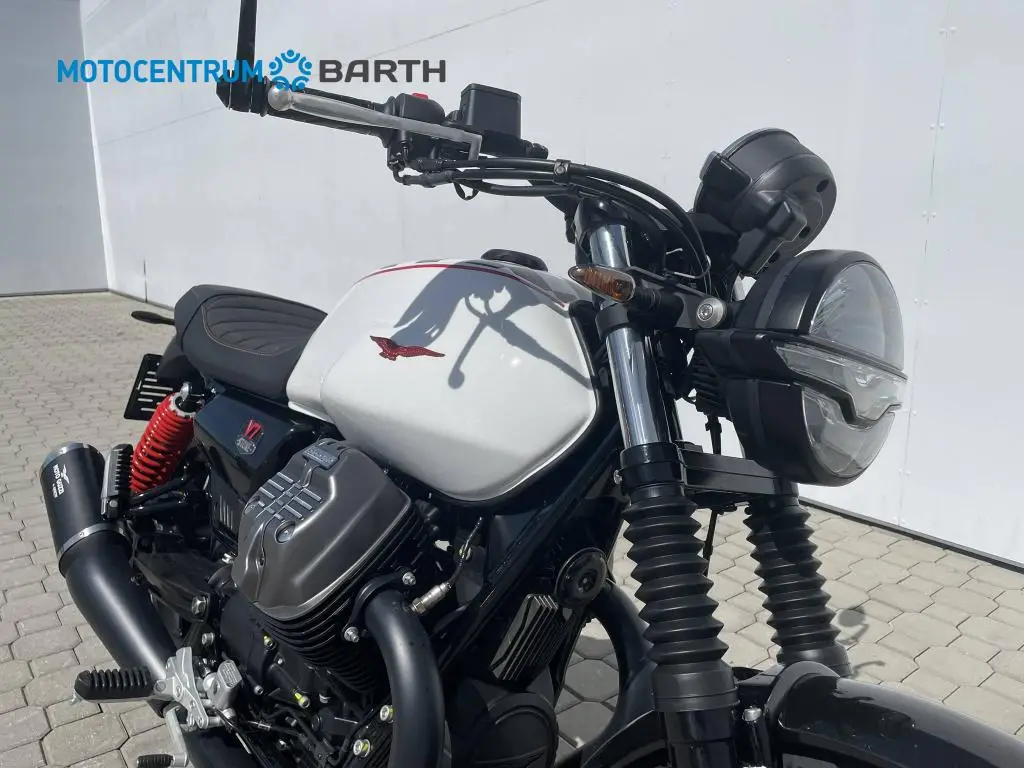 MOTO GUZZI V7 Stone TEN  / 49kW