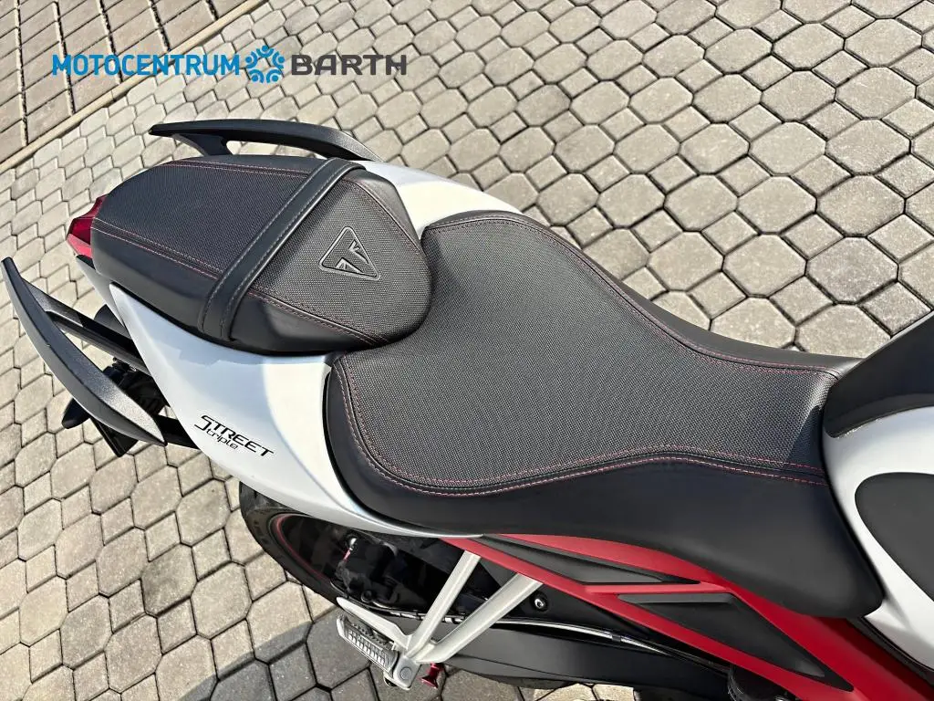 Triumph Street Triple R  / 87kW