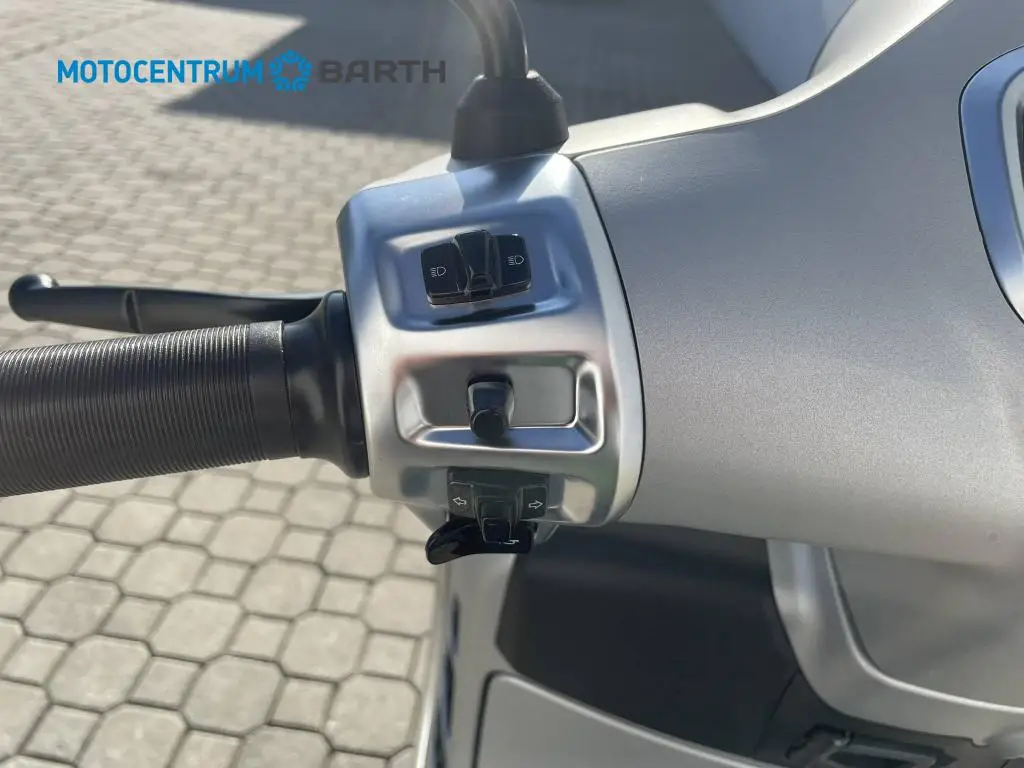 Vespa GTS 310 Edizione Ottantesimo  / 18kW
