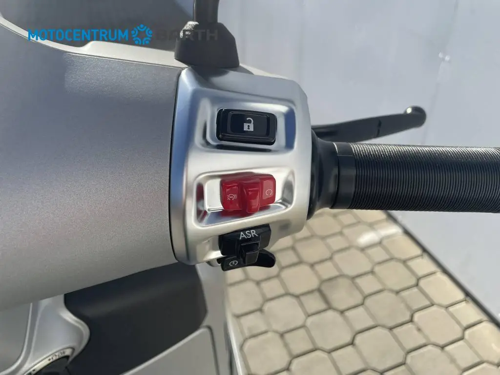 Vespa GTS 310 Edizione Ottantesimo  / 18kW