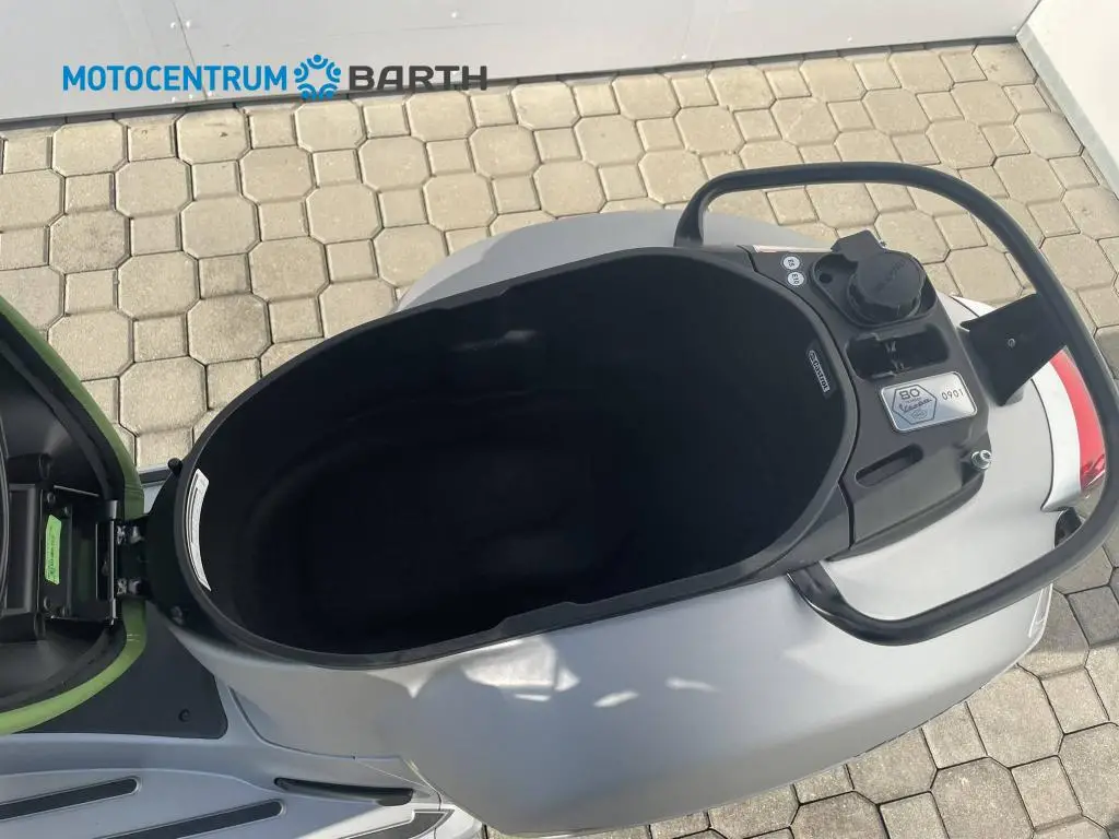 Vespa GTS 310 Edizione Ottantesimo  / 18kW