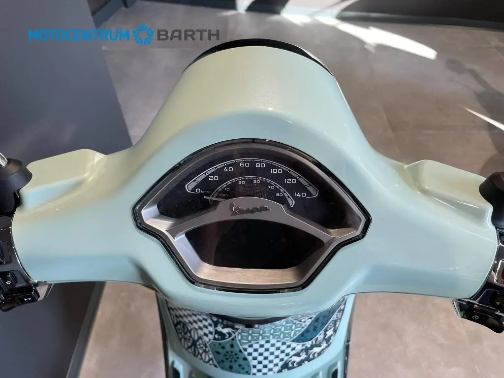 Vespa Primavera 125 BATIK EU5+  / 8kW