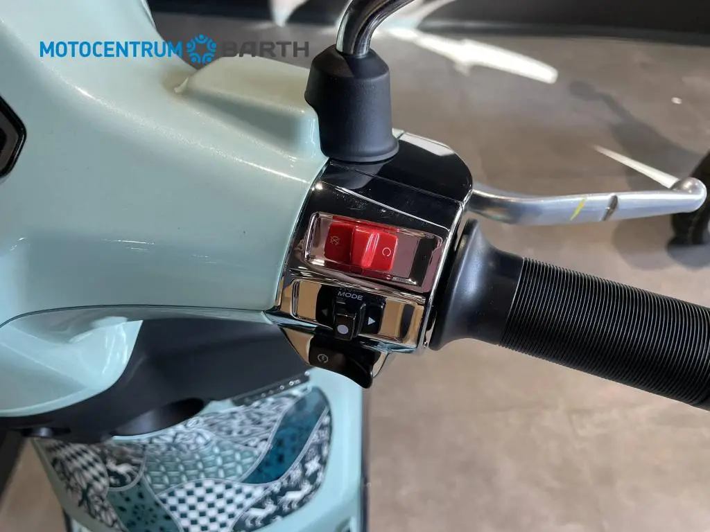 Vespa Primavera 125 BATIK EU5+  / 8kW