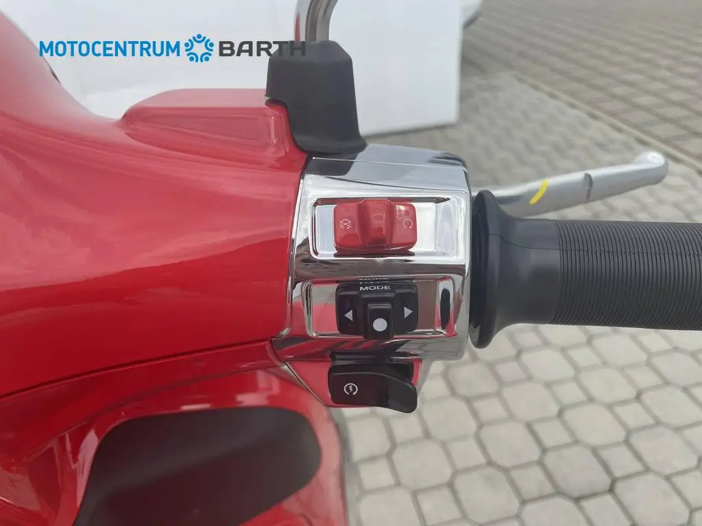 Vespa Primavera 125 RED EU5+  / 8kW