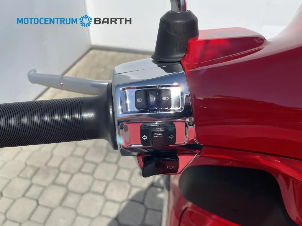 Vespa Primavera 125 RED EU5+  / 8kW