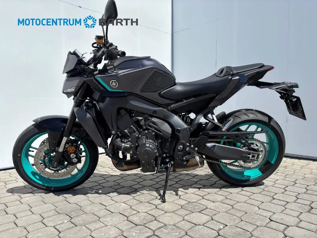 Yamaha MT-09 Y-AMT  / 87kW