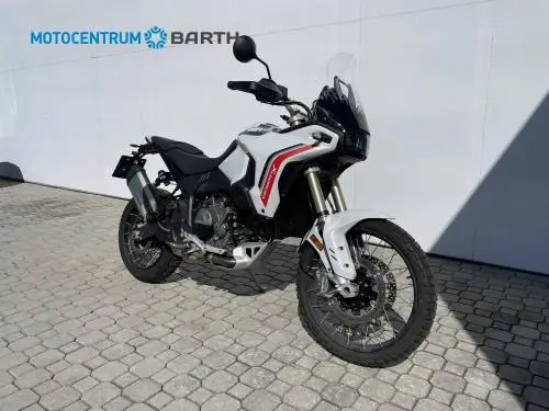 ducati-desertx-v2-eu5-81kwimg-3925-6a917db46c8e9.jpg
